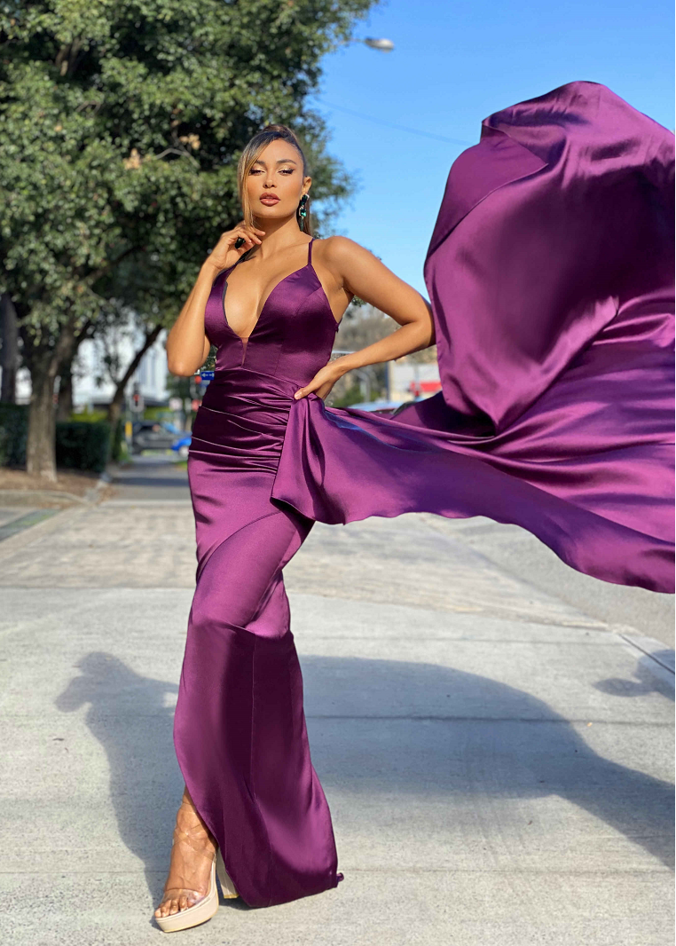 windsor purple dress Lavender color still has tag soft Available in Two Lengths Model Shana is 56 and wearing size XS / 38 Short Model is 510 and wearing size XS / 38 Short Sale - Last chance of